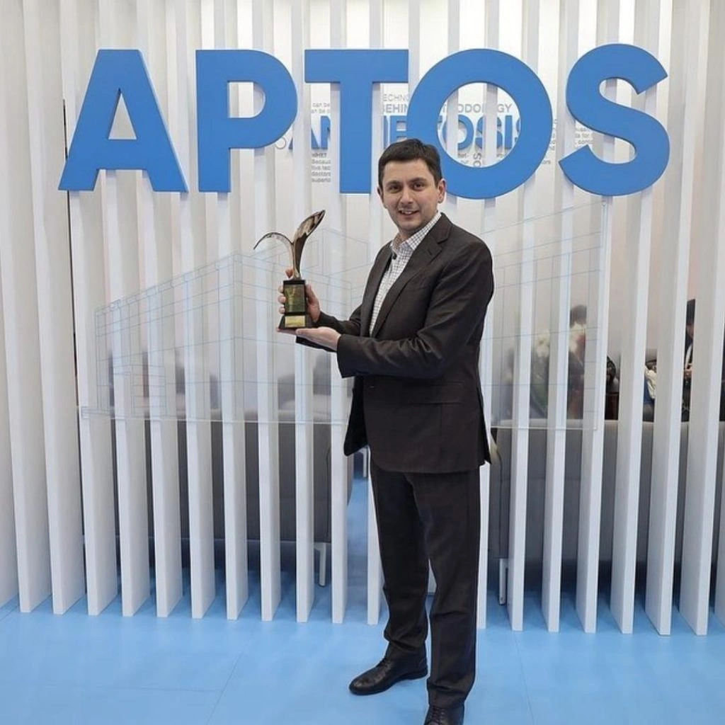 Dr. George Sulamanidze - Premio mejor hilo Congreso Mónaco AMWC 2022 Hilo Aptos Excellence Visage HA